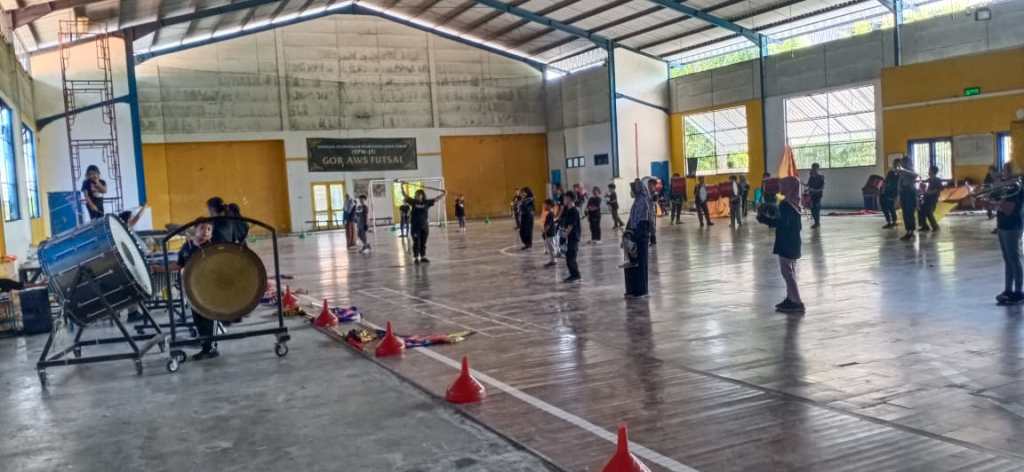 GOR Stikosa AWS Menjadi Pusat Latihan Grup Drumband Gita Bahana Klamsa