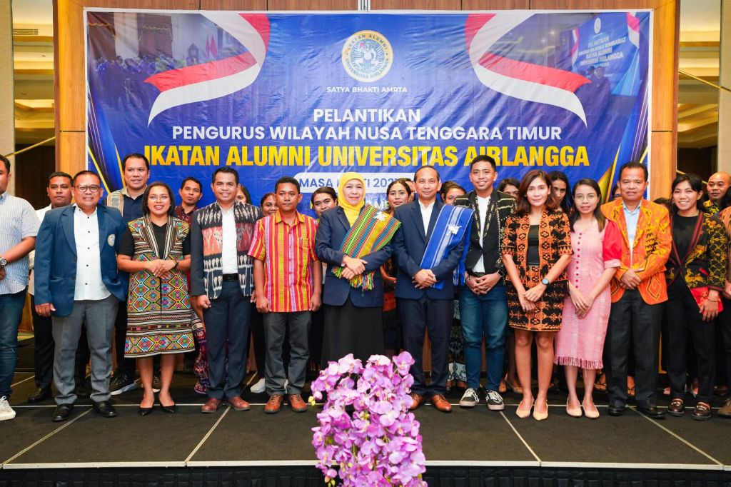 Kukuhkan PW IKA Unair NTT, Khofifah: Anak-Anak NTT Harus Hebat dan Kuasai&nbsp;Dunia