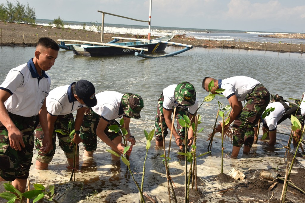 Lattek WJY XXII/2024 Kodiklatal Sukses Bantu Lestarikan Alam di Pantai Banyuwangi