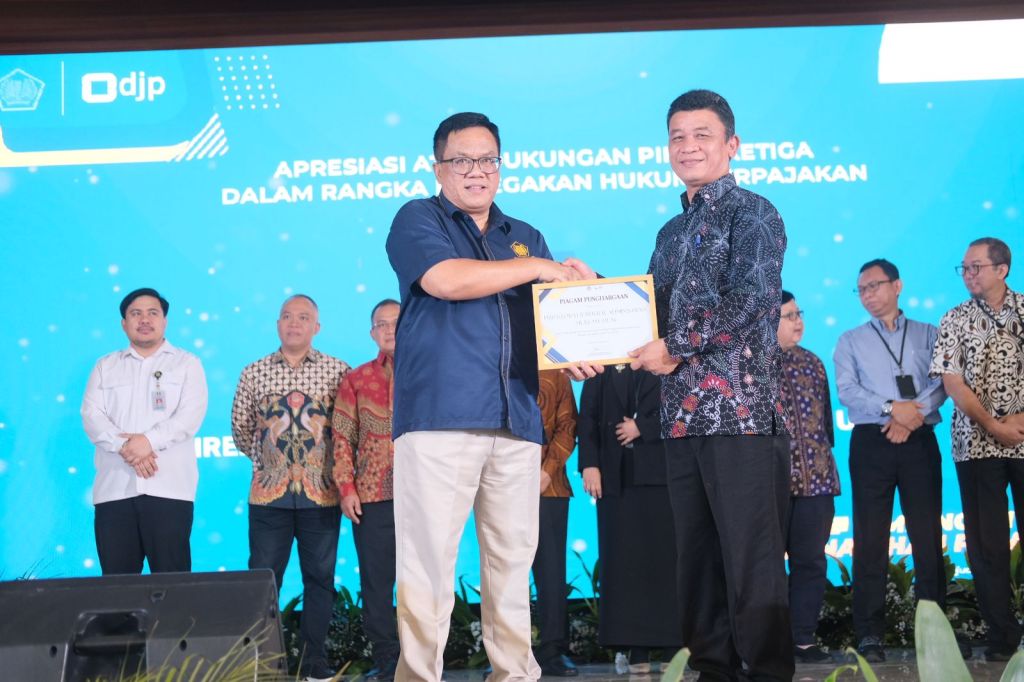 Kemenkeu Kembali Memberi Penghargaan Kinerja Penagihan Pajak 2023 kepada Dirjen AHU 