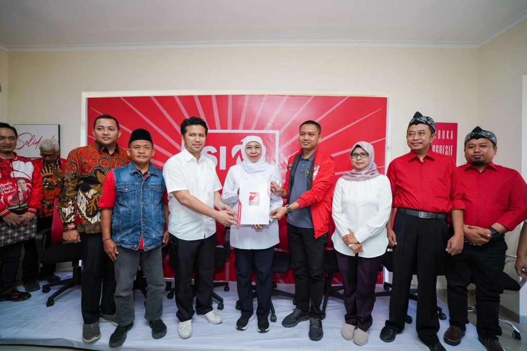 Giliran PSI Serahkan SK B1KWK, Khofifah-Emil Jadi Pasangan Terkuat di Pilgub Jatim 2024