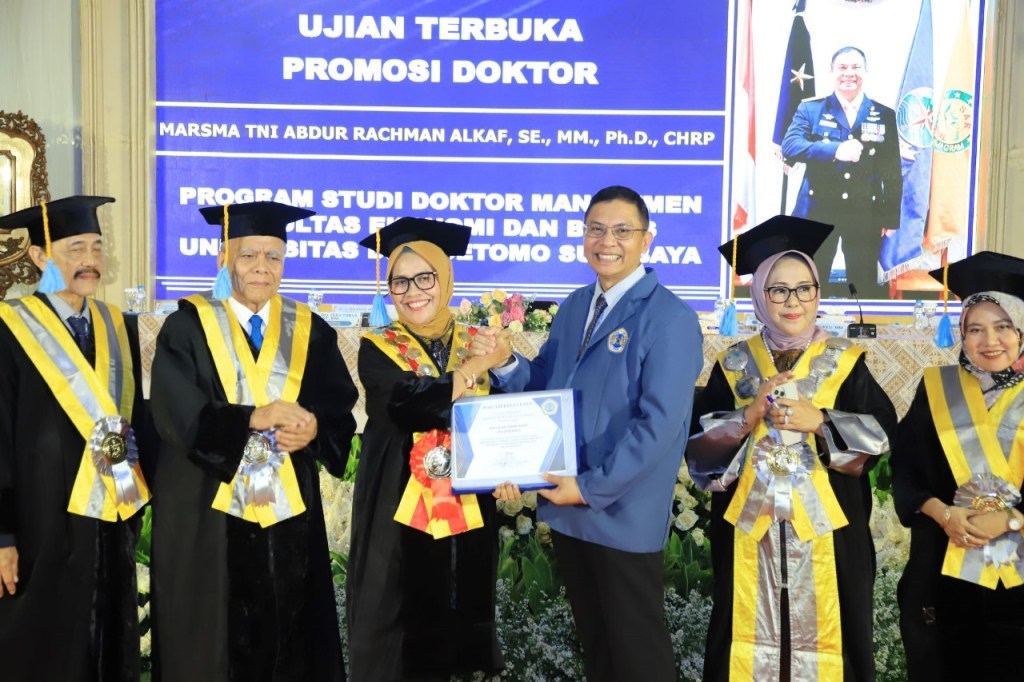 Marsma TNI Abdur Rachman Alkaf Resmi Dikukuhkan Sebagai Doktor Manajemen dari FEB&nbsp;Unitomo