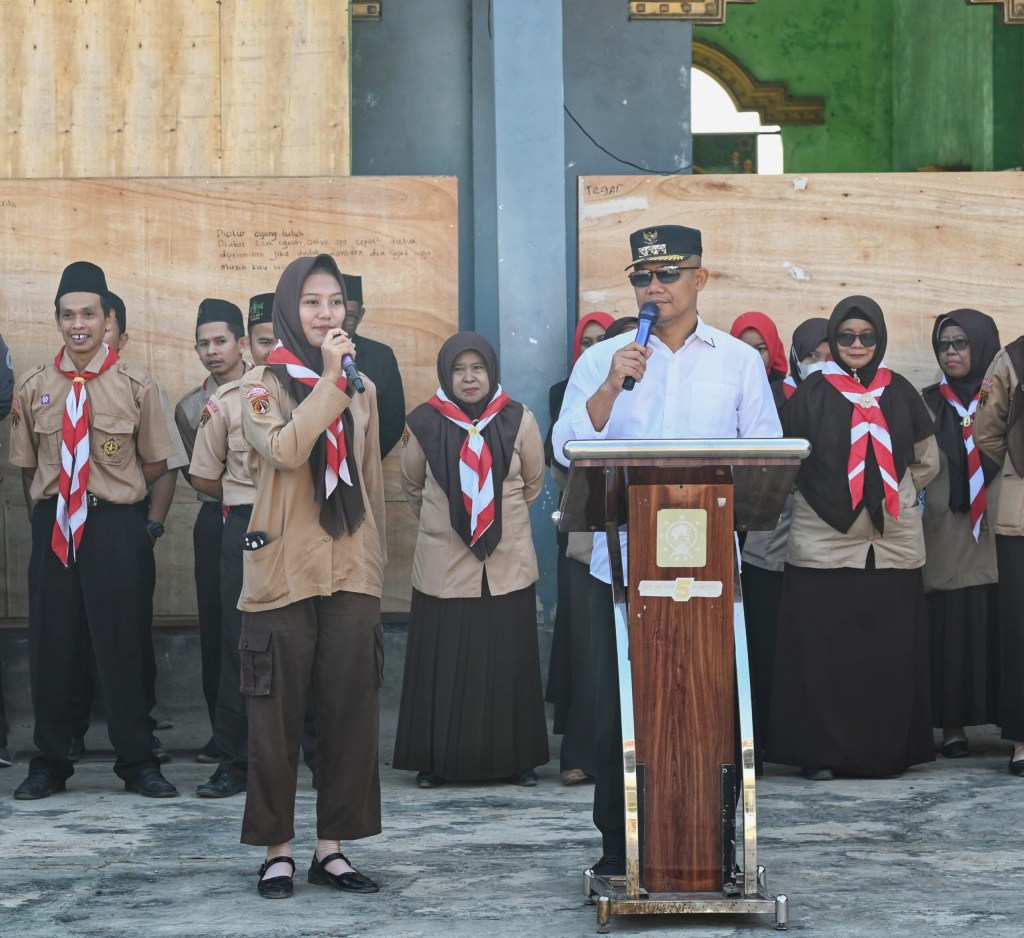 Tanya Bupati, 7 Siswa SMK Ma’arif 5 Gombong Diganjar Liburan Naik&nbsp;Pesawat