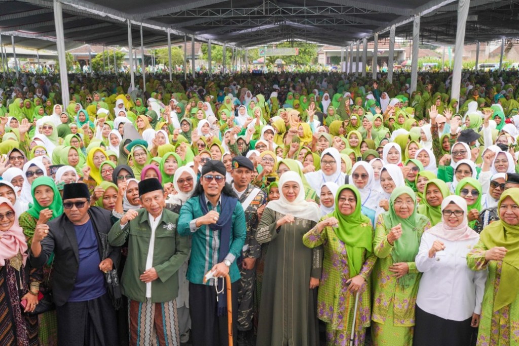 Bersama Gus Miftah Resmikan Graha Muslimat NU Blitar, Khofifah Pesankan Pentingnya Membangun Superteam dan Manager Leader
